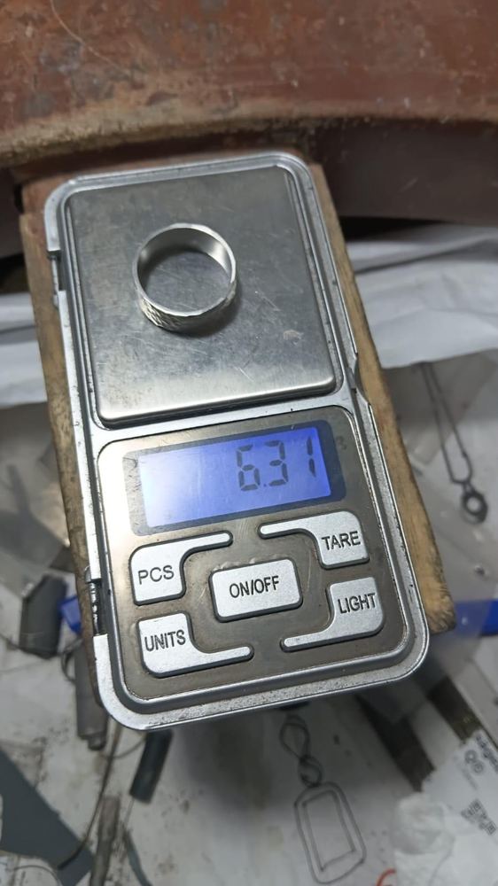 Anillo de plata con textura martillada hecho por un cliente — 6.31 g