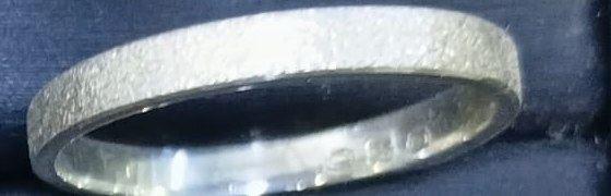 Anillo satinado arenado en plata 950